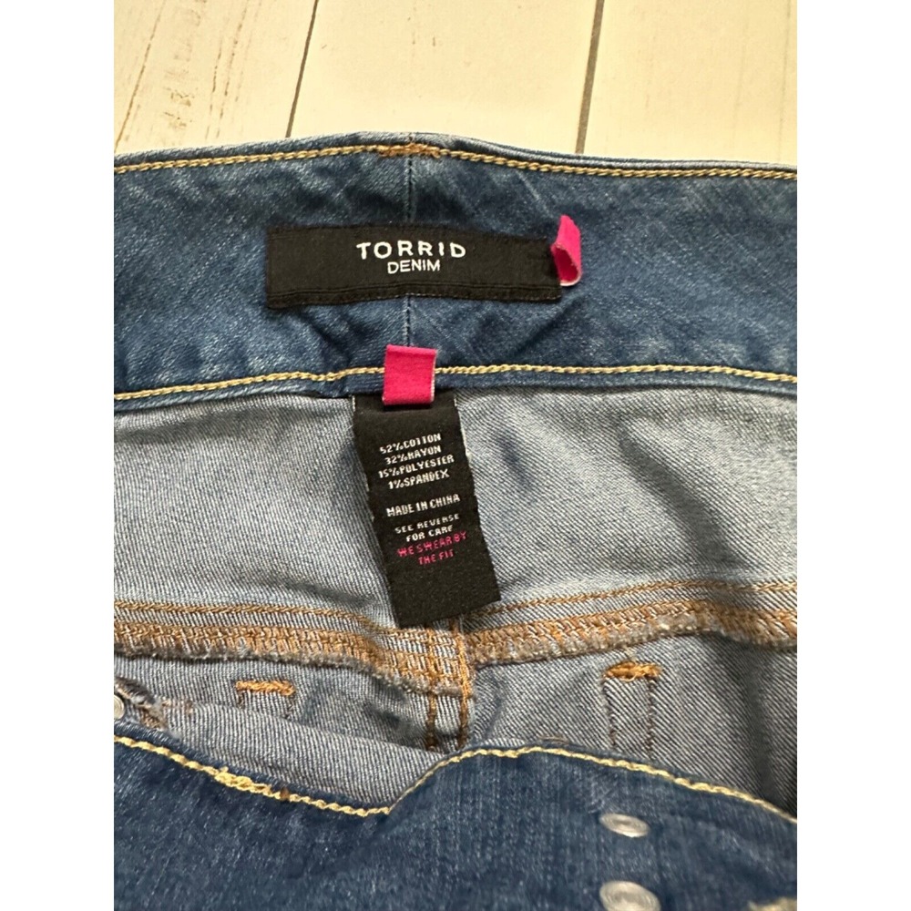 Torrid Stretch Denim Ankle Cropped Medium Wash Jeans Women's Size 16W - Picture 8 of 10